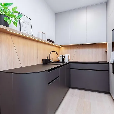 Skyline River & Eurovea Tower * Bratislava