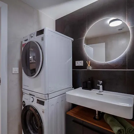 Skyline River & Eurovea Tower * Pozsony