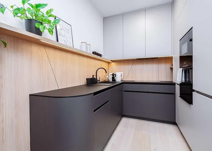 Skyline River & Eurovea Tower * Bratislava