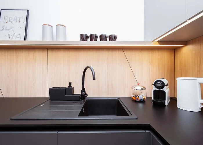 Skyline River & Eurovea Tower דירה *