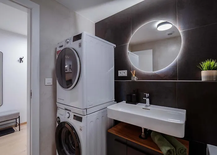 Skyline River & Eurovea Tower * Pozsony