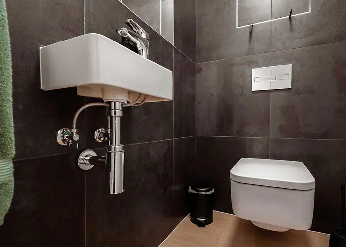 Skyline River & Eurovea Tower דירה