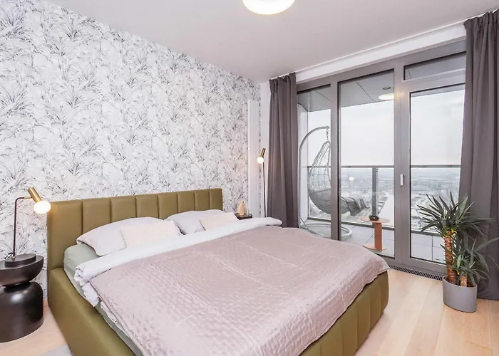 Skyline River & Eurovea Tower Apartment *